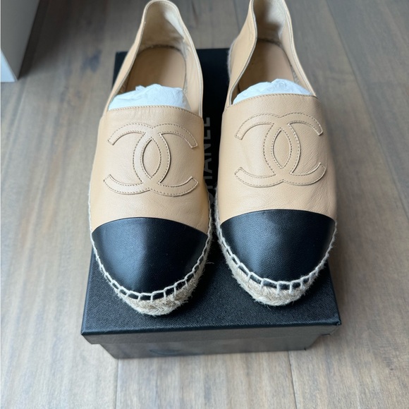 Chanel Lambskin CC Espadrilles Size 39 - Picture 9 of 11